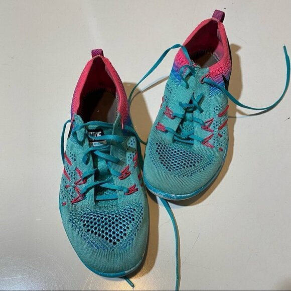 Nike - Free TR Focus Flyknit Teal Blue Pink Pink Black - Women's 8 FLAWED. - Picture 2 of 9
